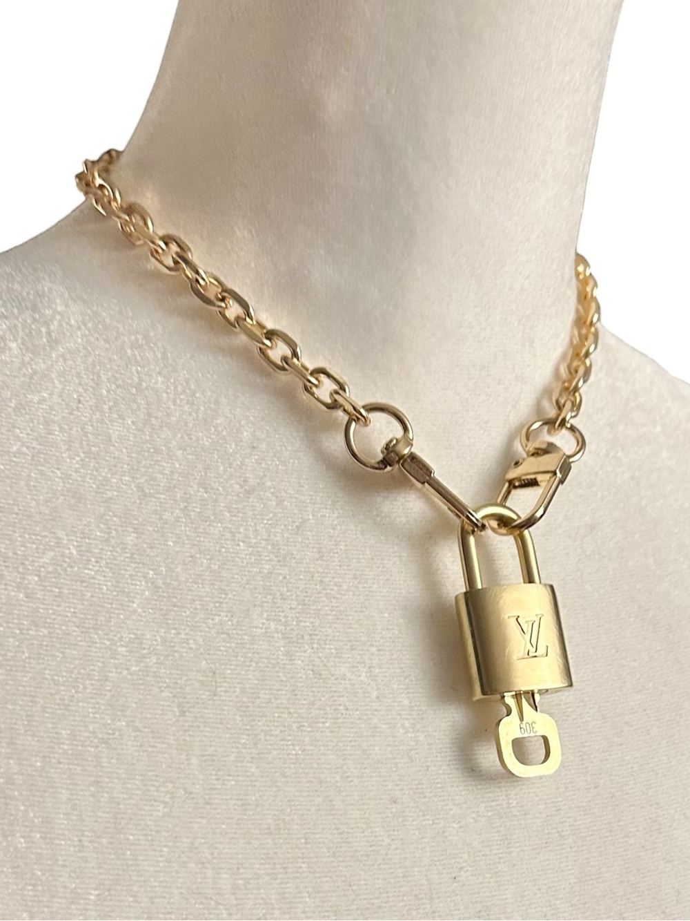 Authentic Louis Vuitton #323 Lock & Key Set on 18K Gold Plated Chain Necklace - Picture 5 of 7